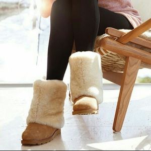 UGG NWT Maylin chestnut fur-lined boots size 6